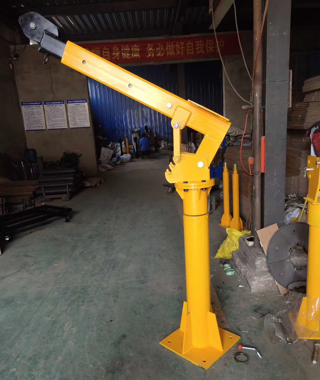 2噸小吊機，隨車吊機，小型車載吊機